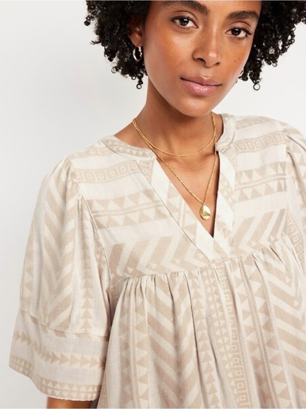 NWT Old Navy Women’s Neutral Geometric Jacquard Flutter Sleeve Split Neck Top L